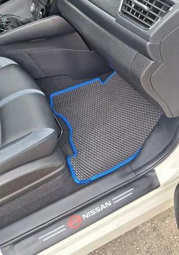 3D EVA koberce šedé s modrým lemem pro Nissan Leaf